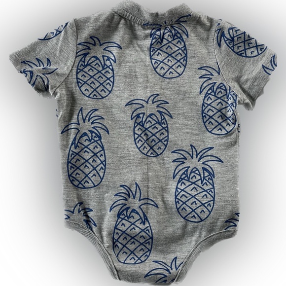Sovereign Code Pineapple Short Sleeve Onesie 3 Months Gray with Blue Pineapples - Picture 2 of 3